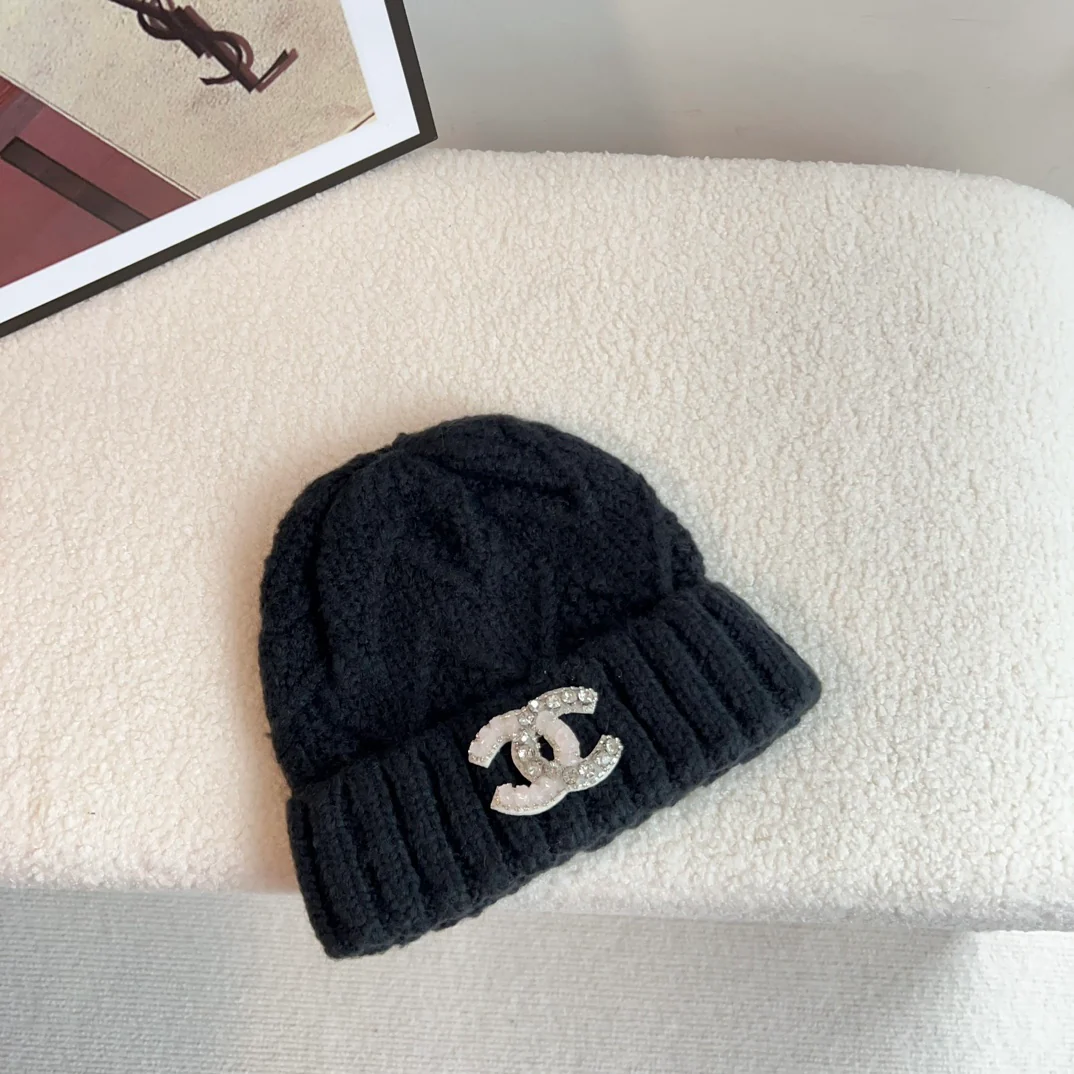 Вязаная шапка Chanel в корейском стиле, коллекция осень/зима 2023, черная.