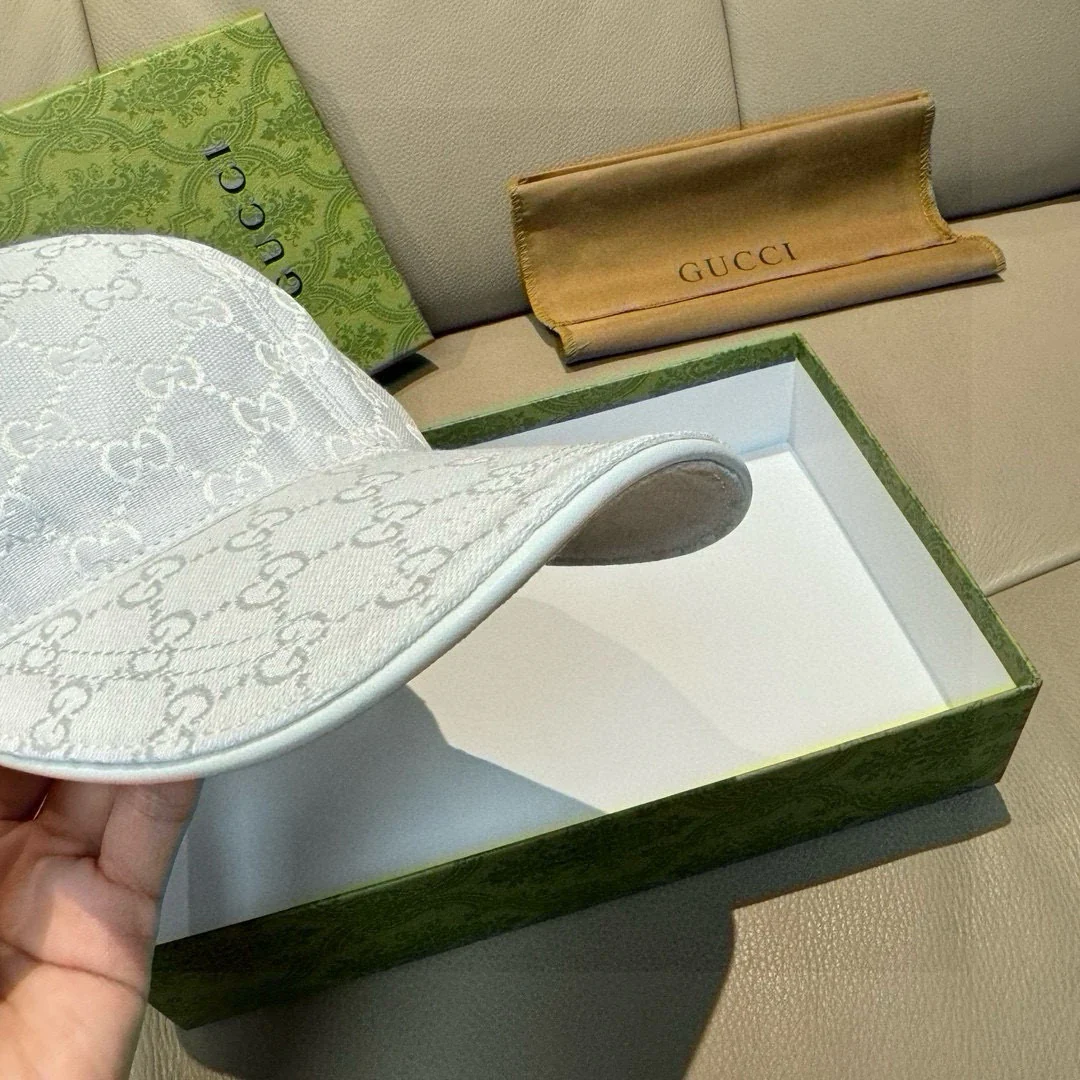 Регулируемая бейсболка Gucci - белая