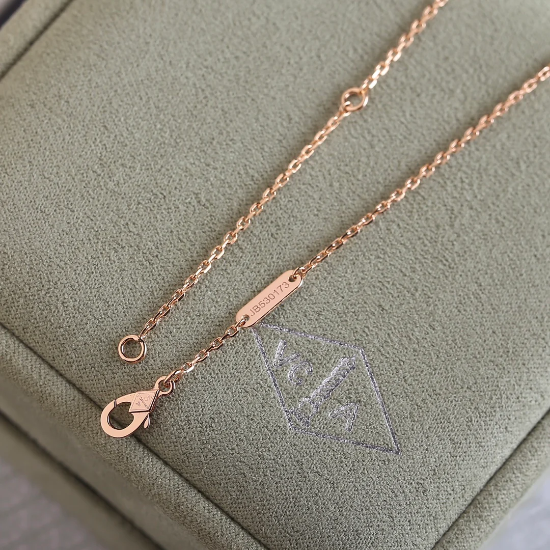 Van Vuitton - Колье 136