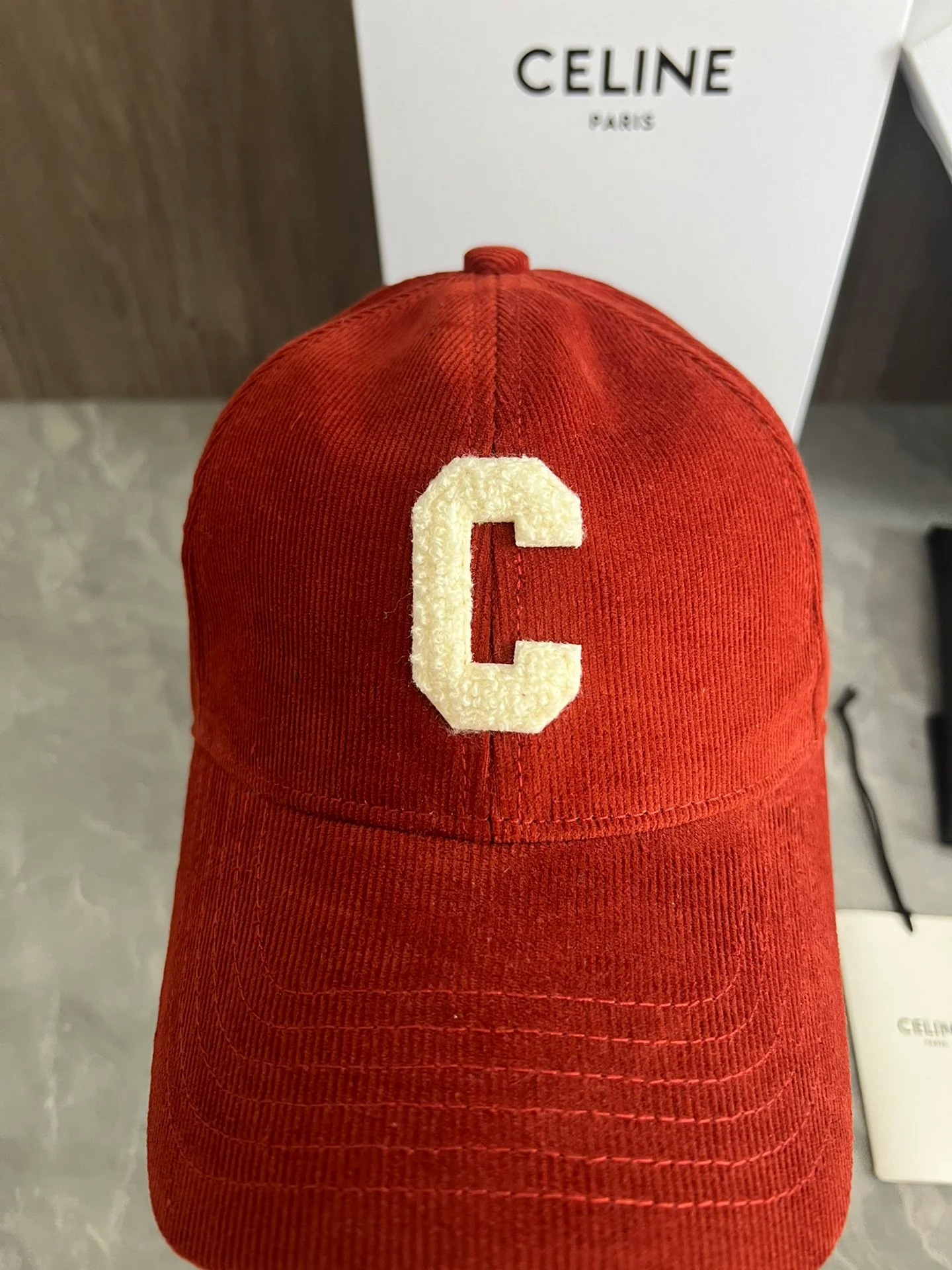 Вельветовая бейсболка Celine с большим логотипом C - оранжевая