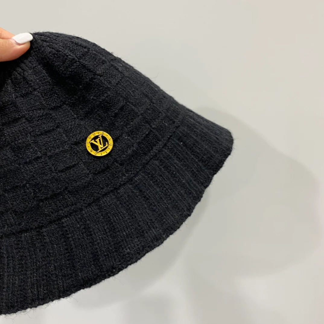 LV - Вязаная рыбацкая шапка