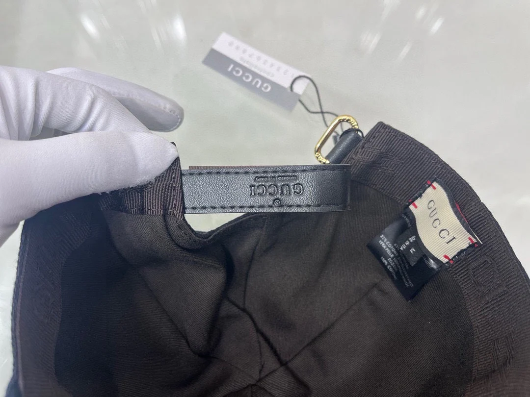 Gucci - Бейсболка с золотой тиснёной буквой 