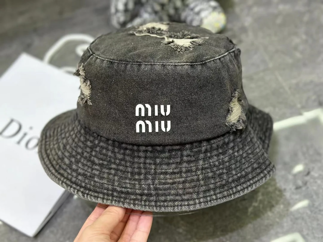 Панама Miu Miu из рваной джинсовой ткани