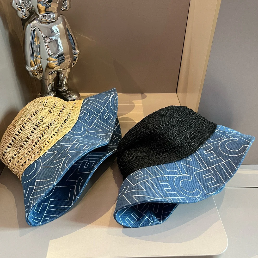 Новая рыбацкая шляпа Celine из рафии с лоскутным узором - черная.