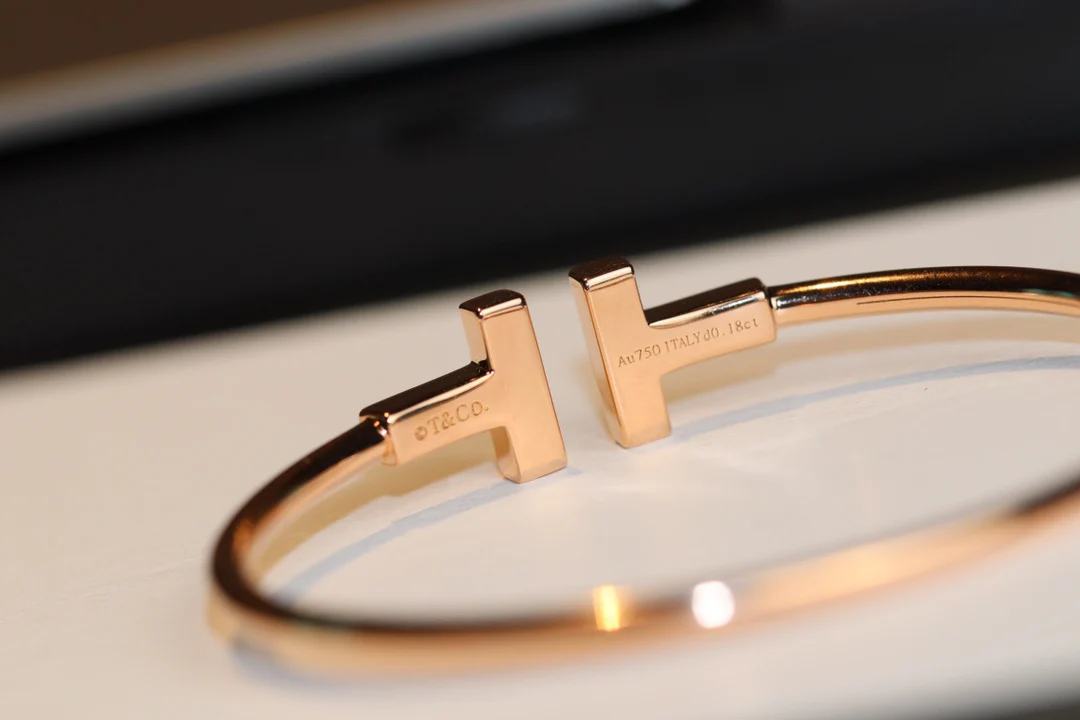 Браслет Tiffany 024 с двойной буквой Т и одним бриллиантом, золотой