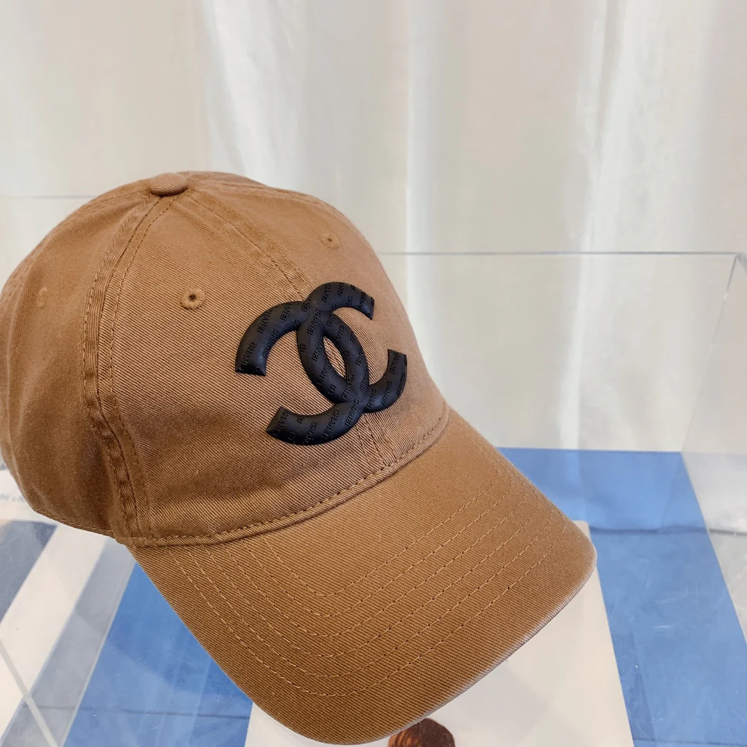 Бейсболка Chanel из осенне-зимней коллекции - 1