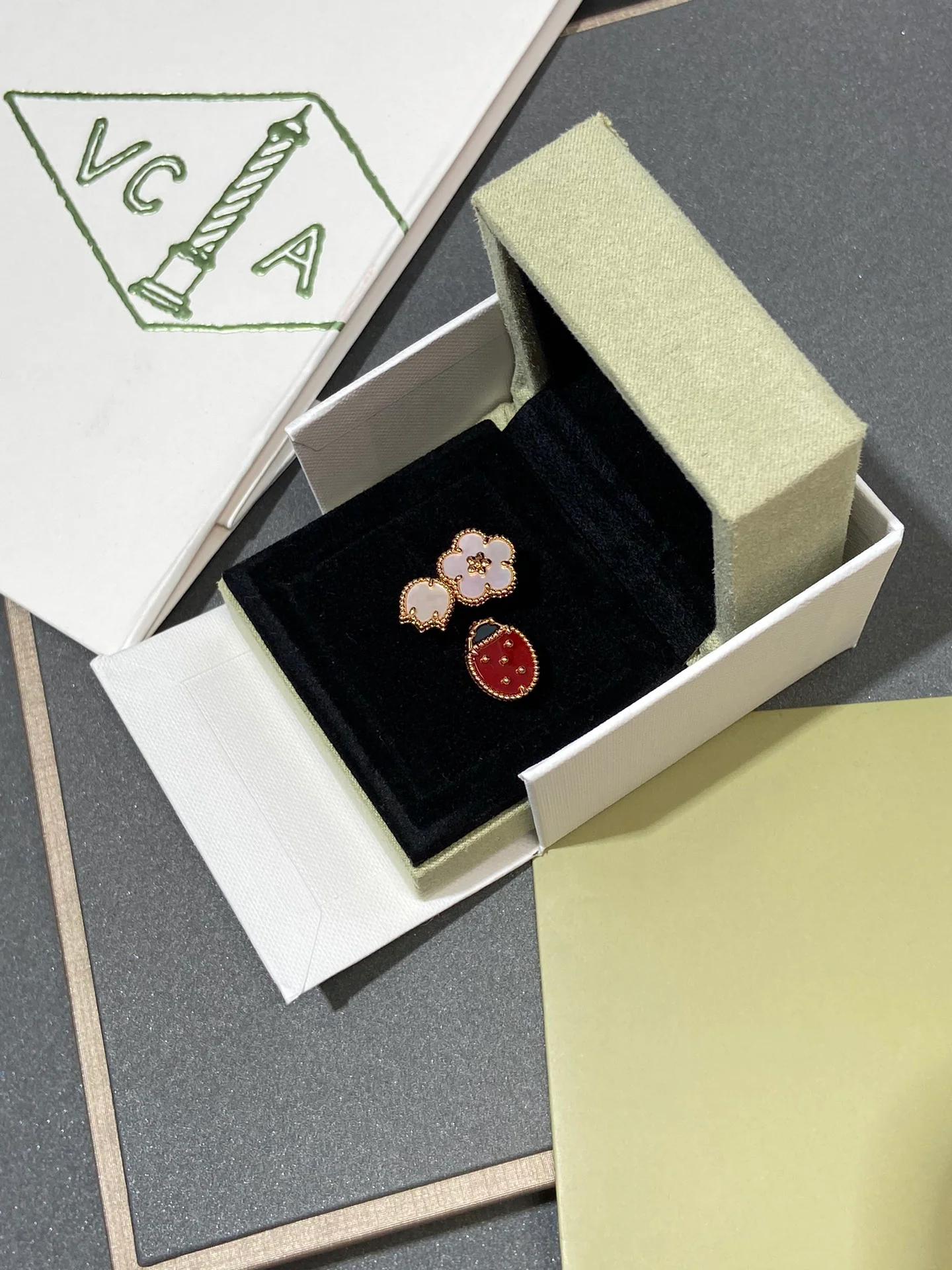 Ван Век - Кольцо 008