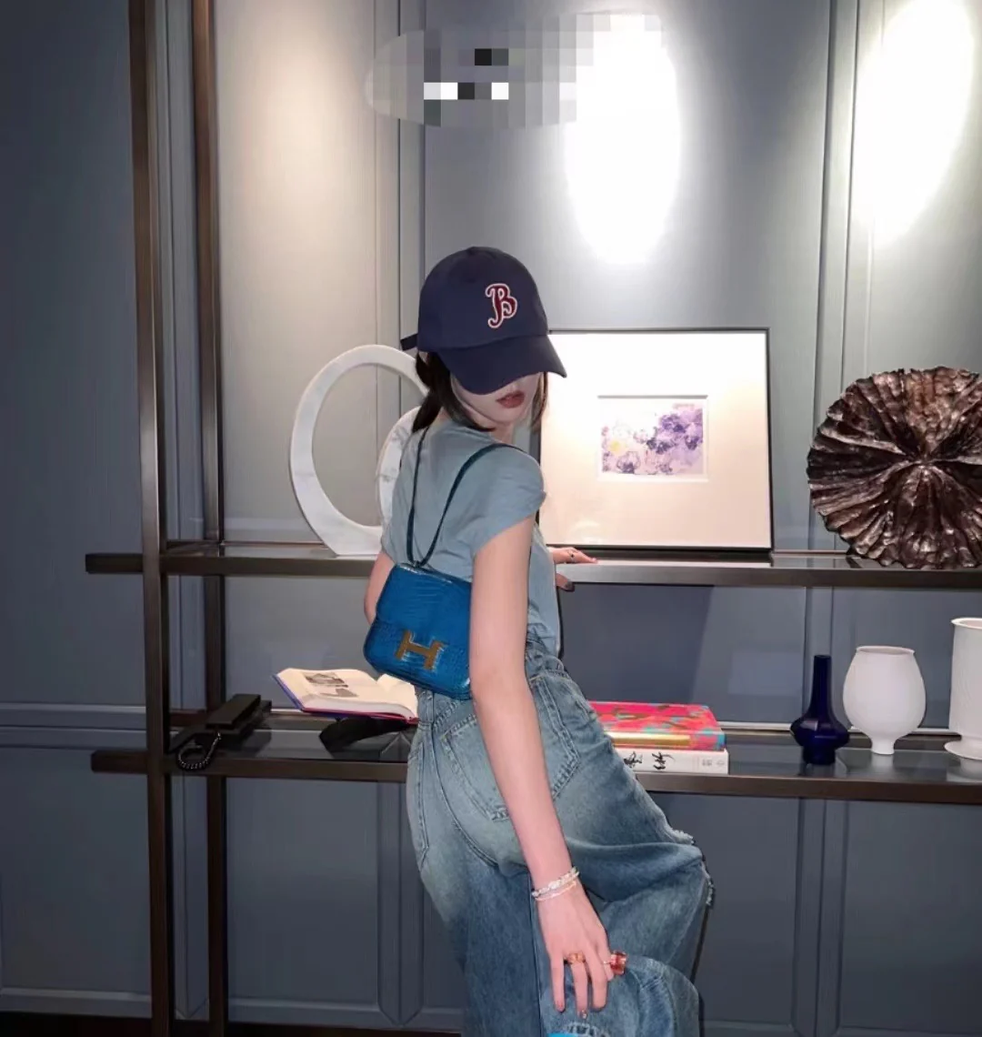 Бейсболка Balenciaga Terry с вышивкой, 2022 год.