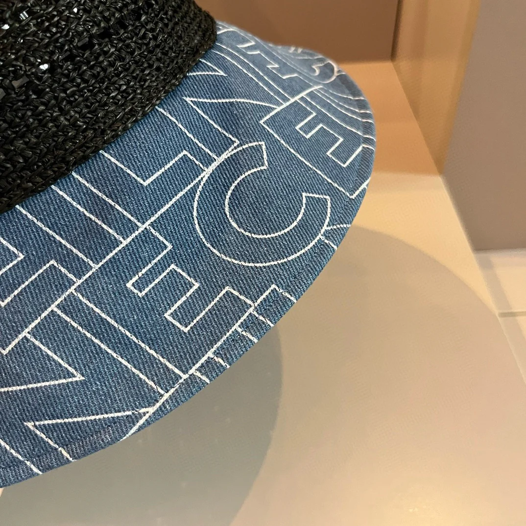 Новая рыбацкая шляпа Celine из рафии с лоскутным узором - черная.