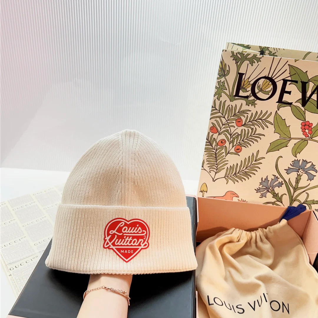 LV - Вязаная шапка-бини - Унисекс - Белая