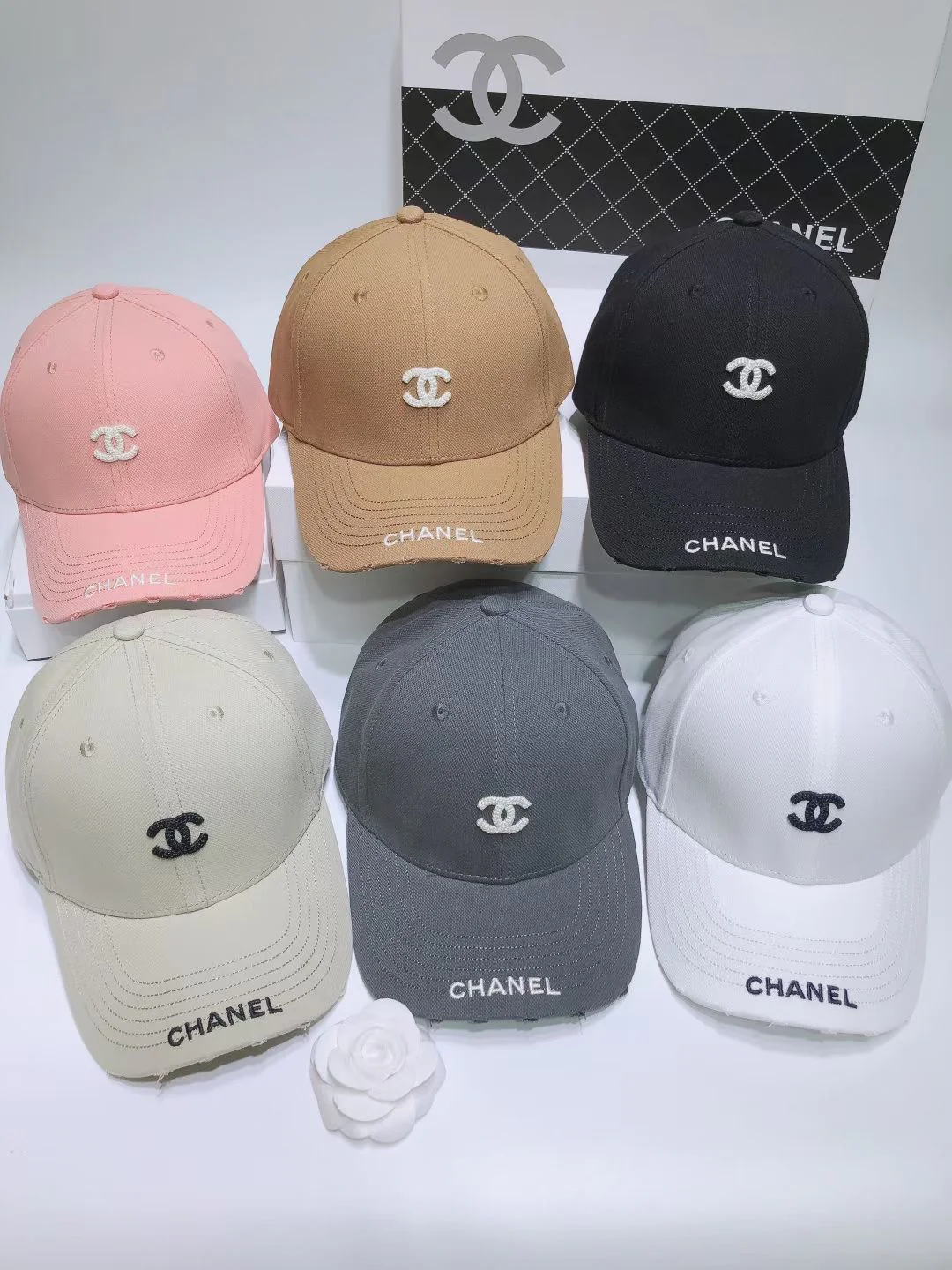 Новинка 2022 года от Chanel - кепка-?утиный клюв? - 4