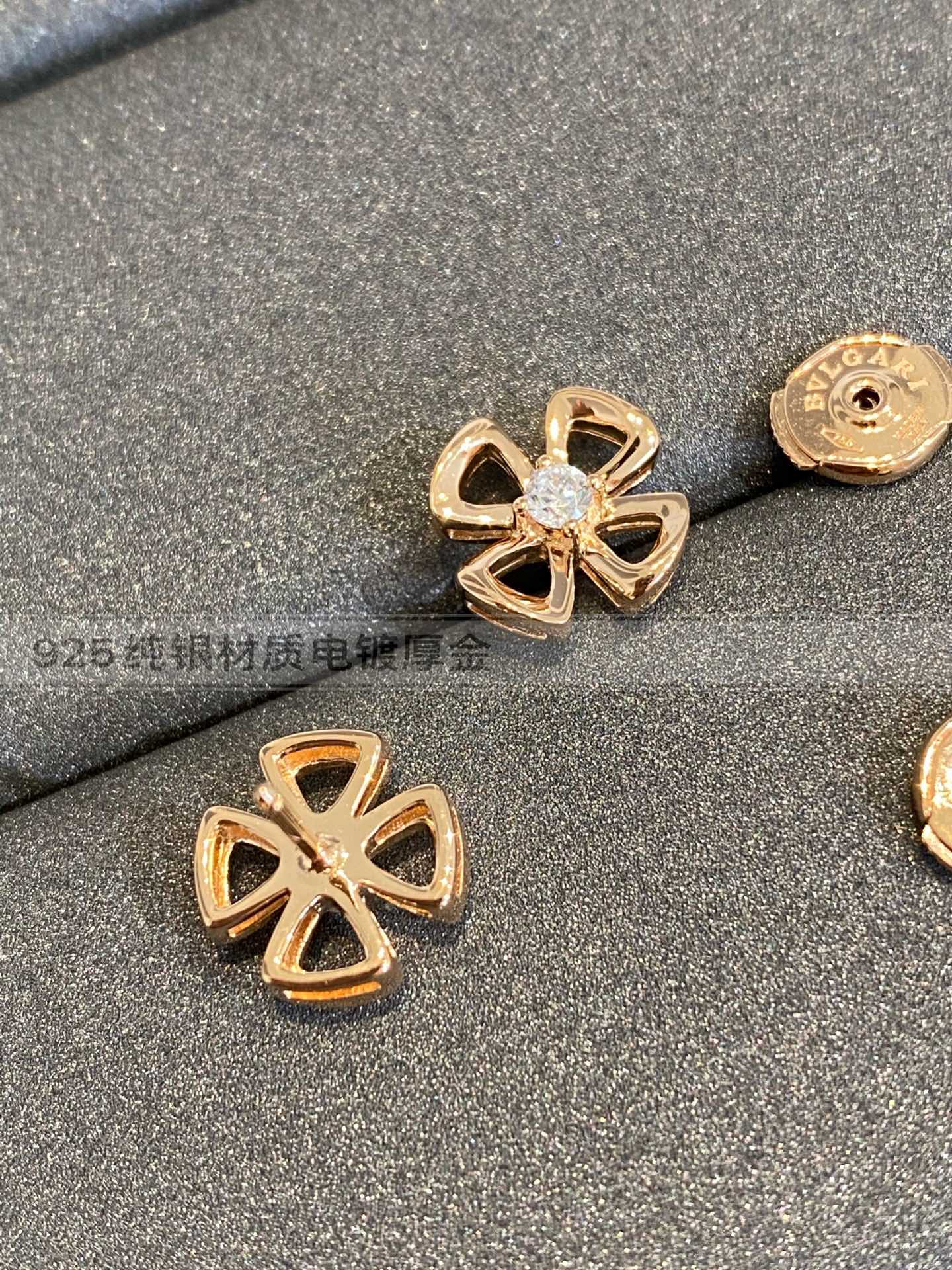 Серьги и колье Bvlgari