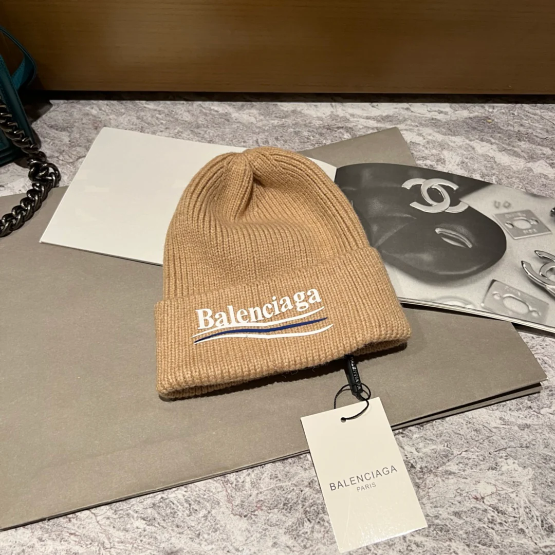 Вязаная шапка Balenciaga с буквой - 2 шт.