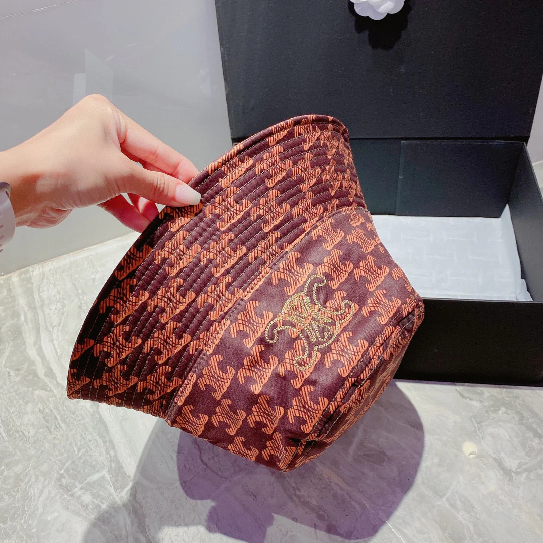 Шляпа рыбака с монограммой Celine Arc de Triomphe