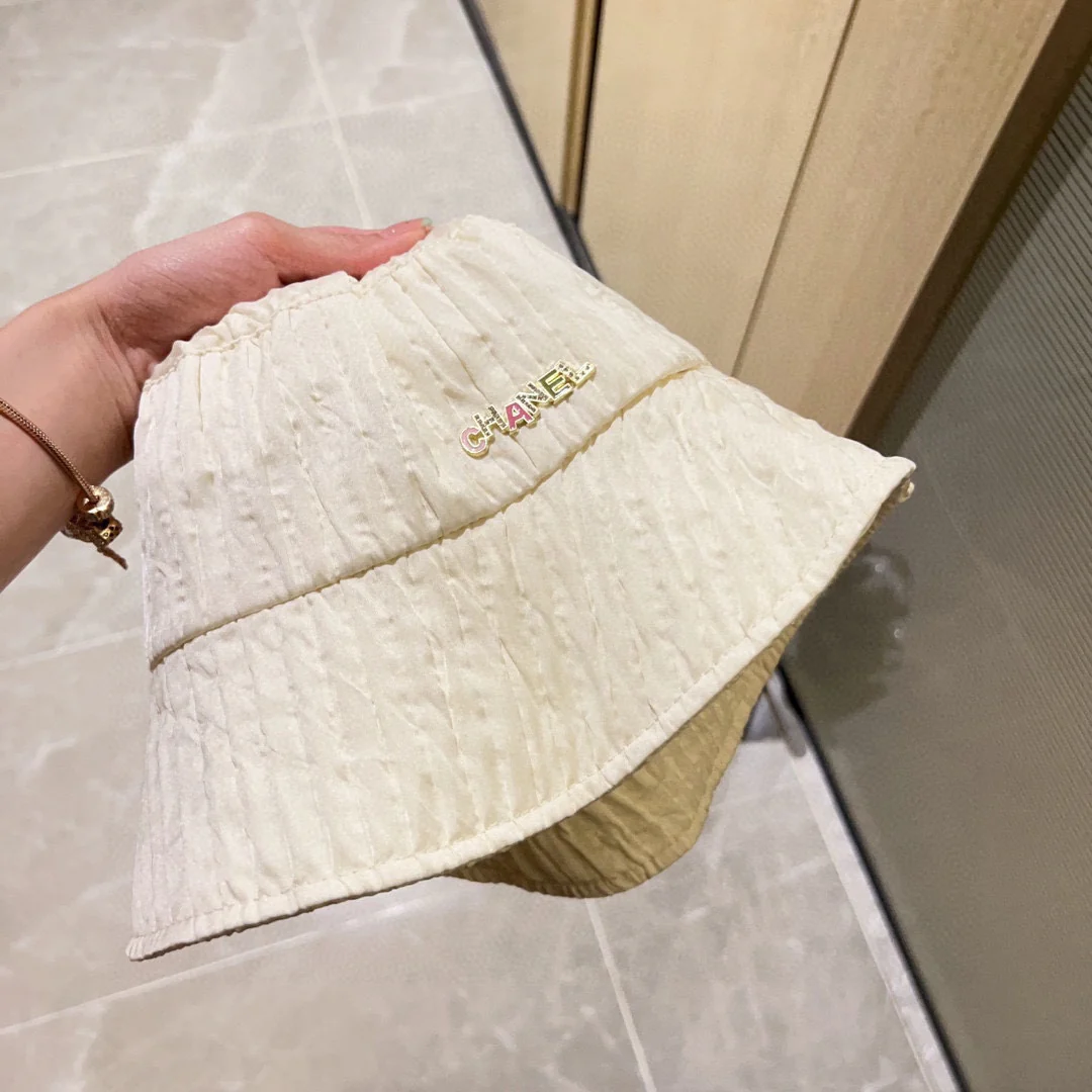 Новинка сезона весна/лето 2023 от Chanel - Мятая рыбацкая шляпа - Белая