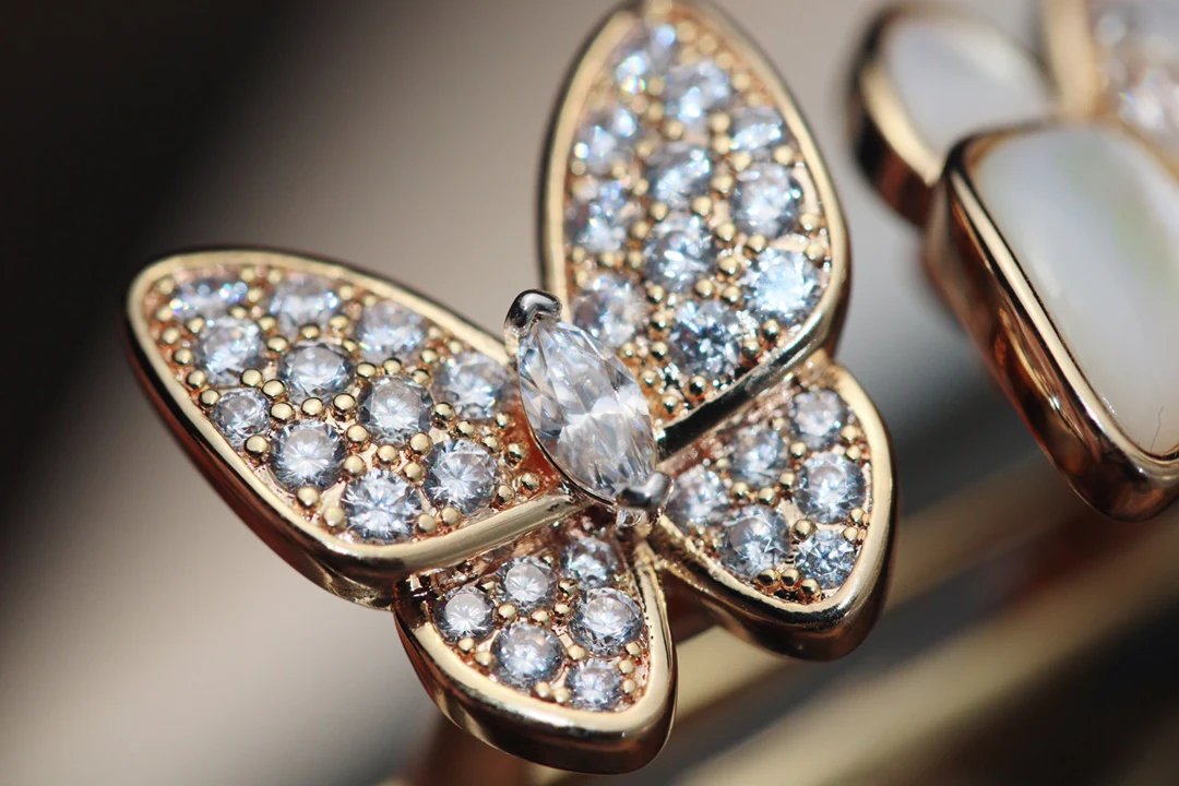 Ван Век - Кольцо 055