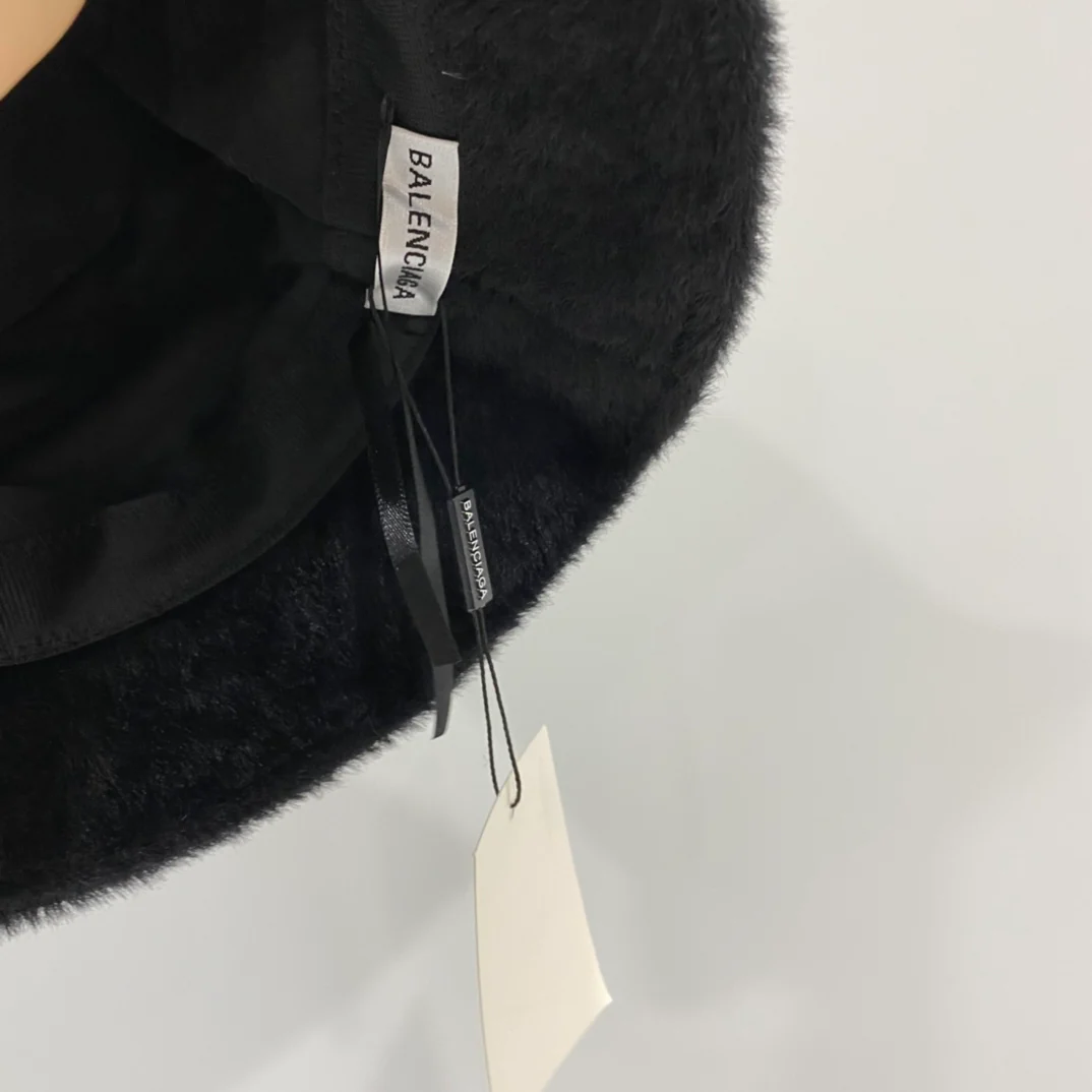 Balenciaga - Рыбацкая шапка из норки - Черная