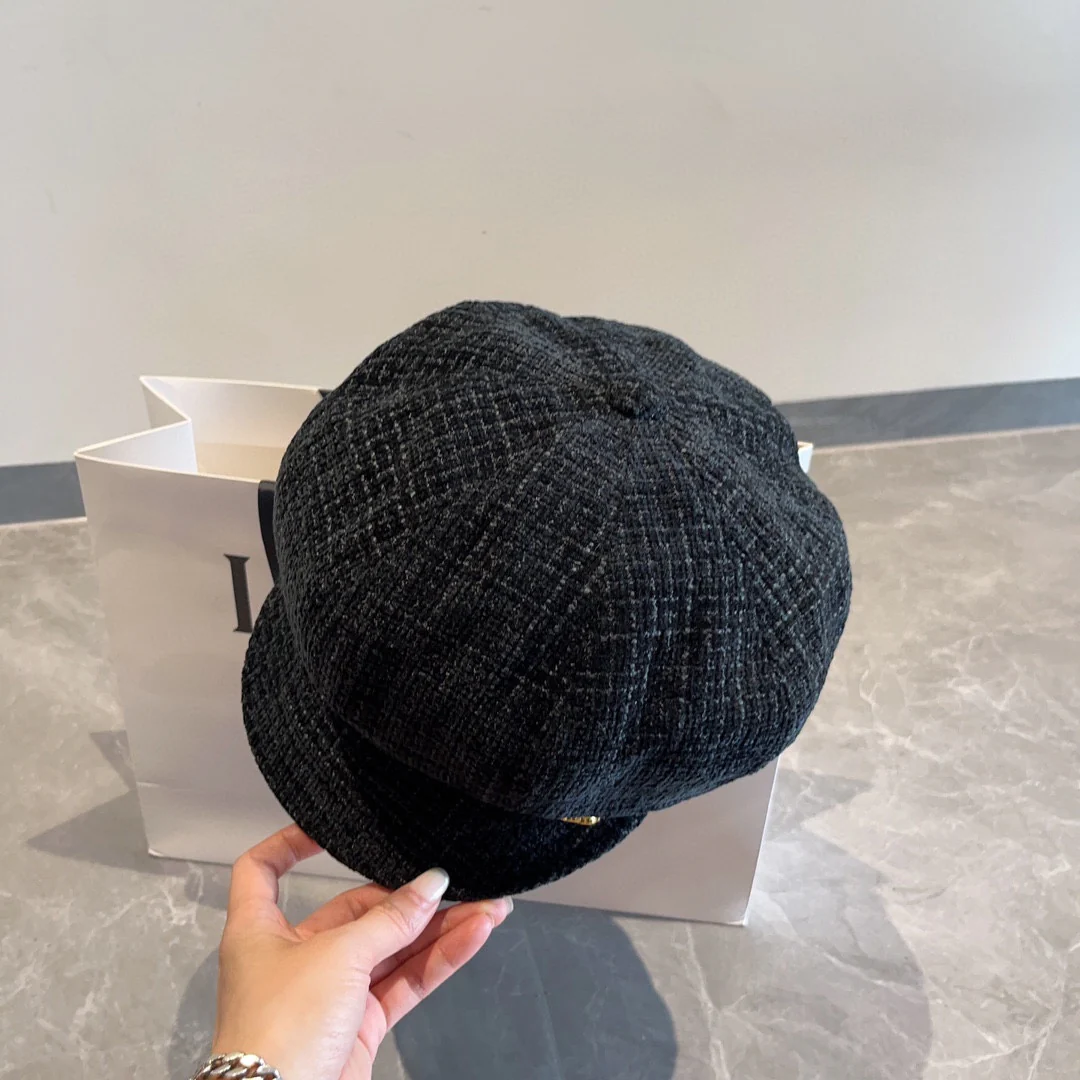 Chanel - Элегантная шерстяная военная кепка с клювом типа ?утиный клюв? - Черная