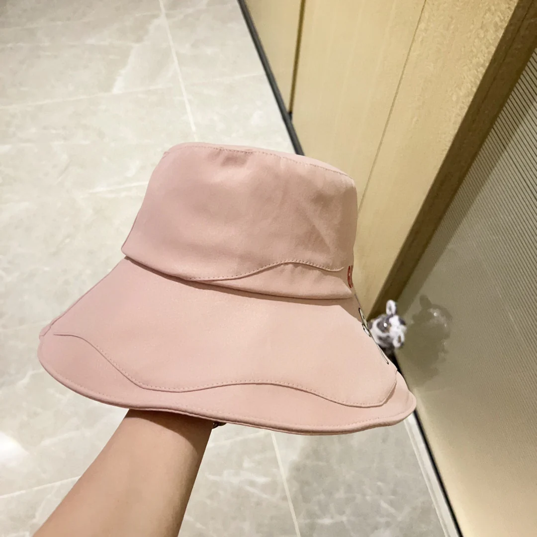 Новинка сезона весна/лето 2023 от Gucci - Панама неправильной формы