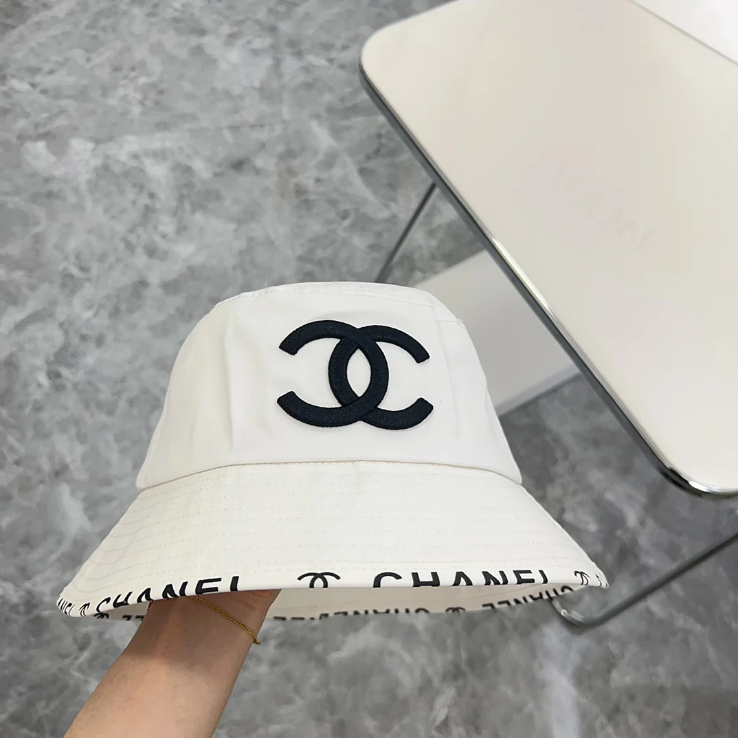 Chanel - Дизайнерская рыбацкая шляпа с буквами - Белая