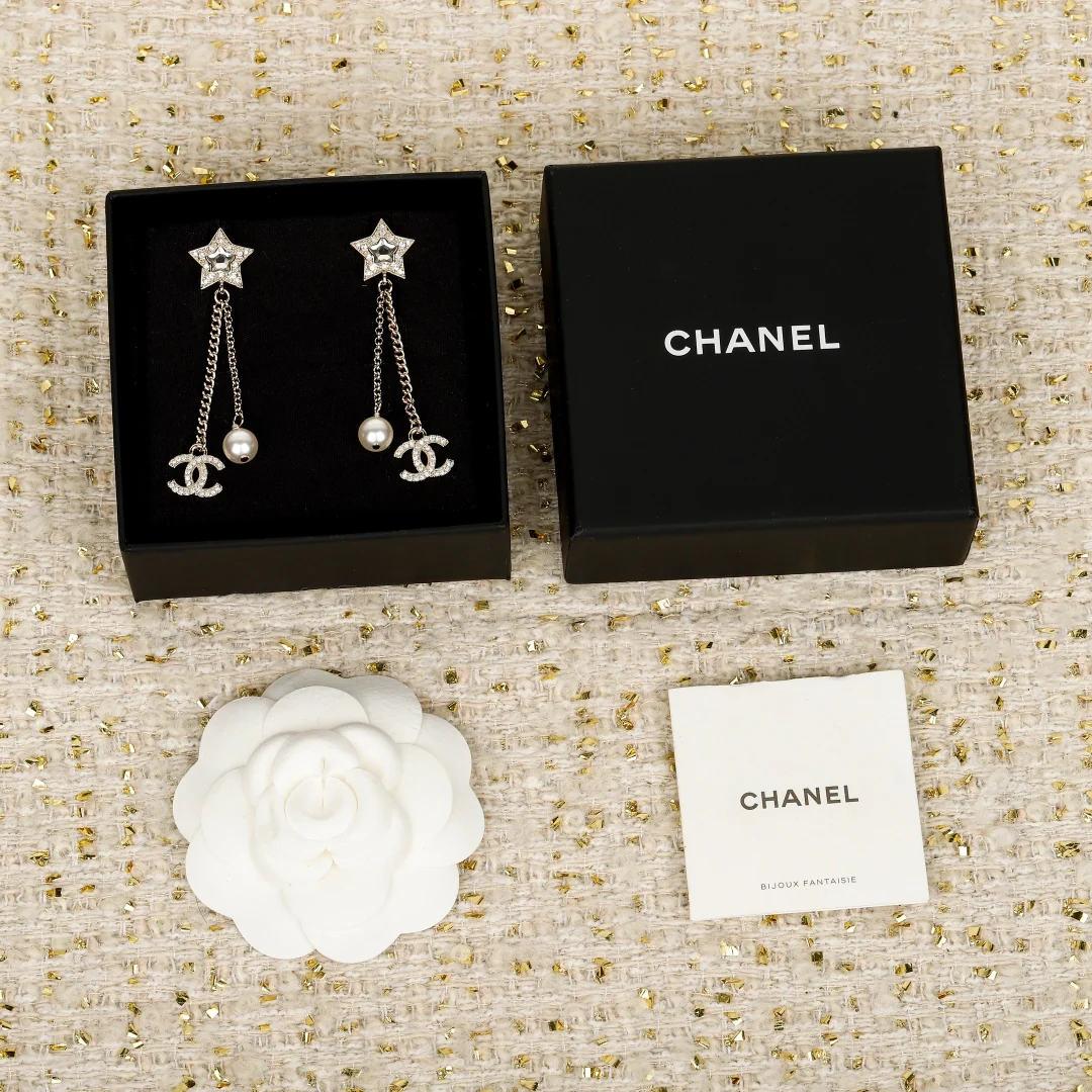 Chanel - Серьги-кисточки в виде звезд (25 пенсов)