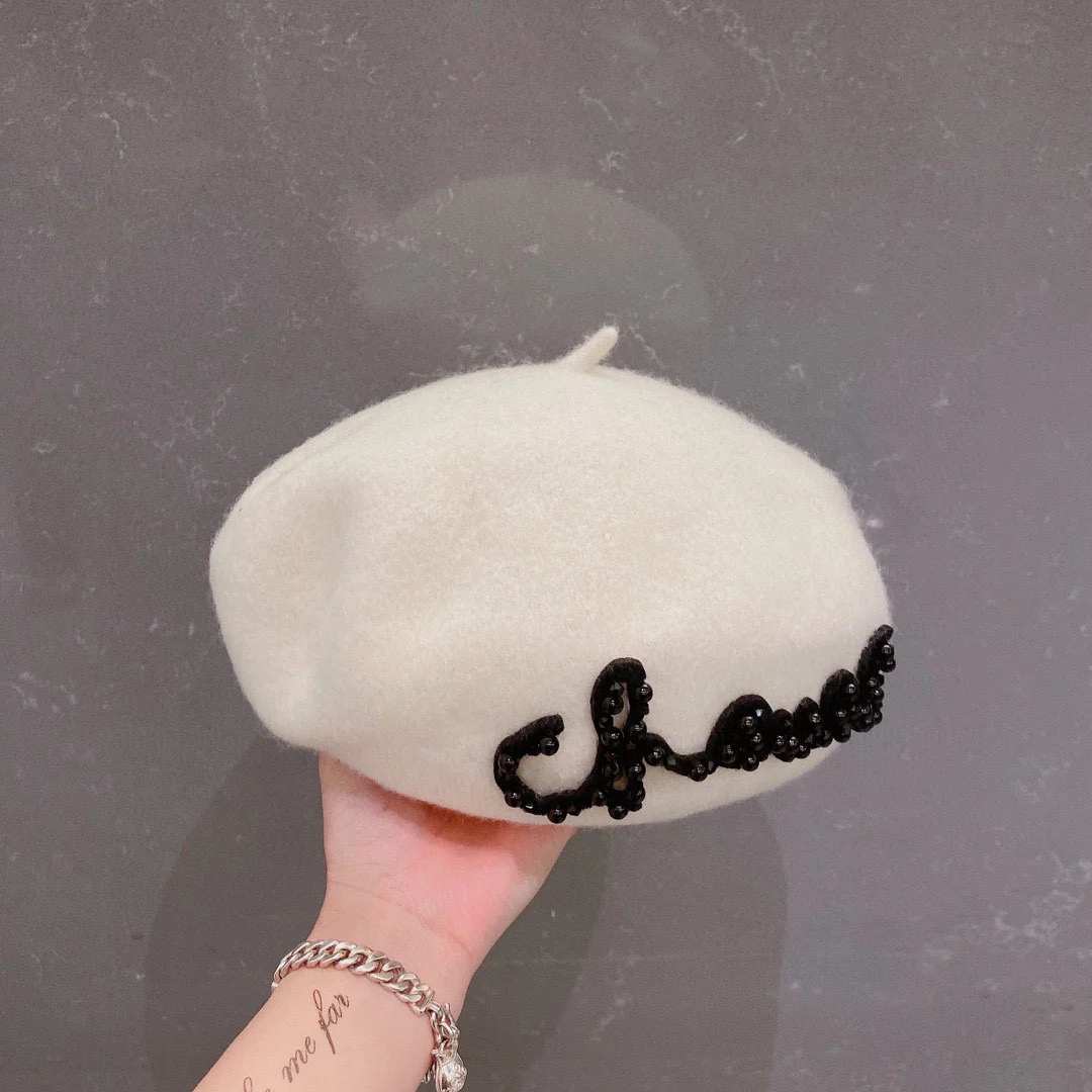 Шерстяной берет Chanel с вышивкой жемчугом - белый