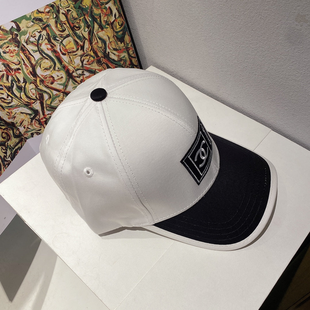 Новинка 2022 года от Chanel - кепка-?утиный клюв? - 2 шт.