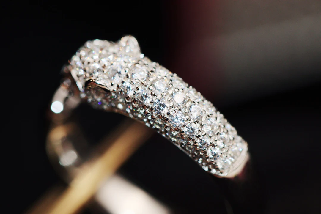 Коллекция Cartier Panther - Платина и бриллианты - Изумруд