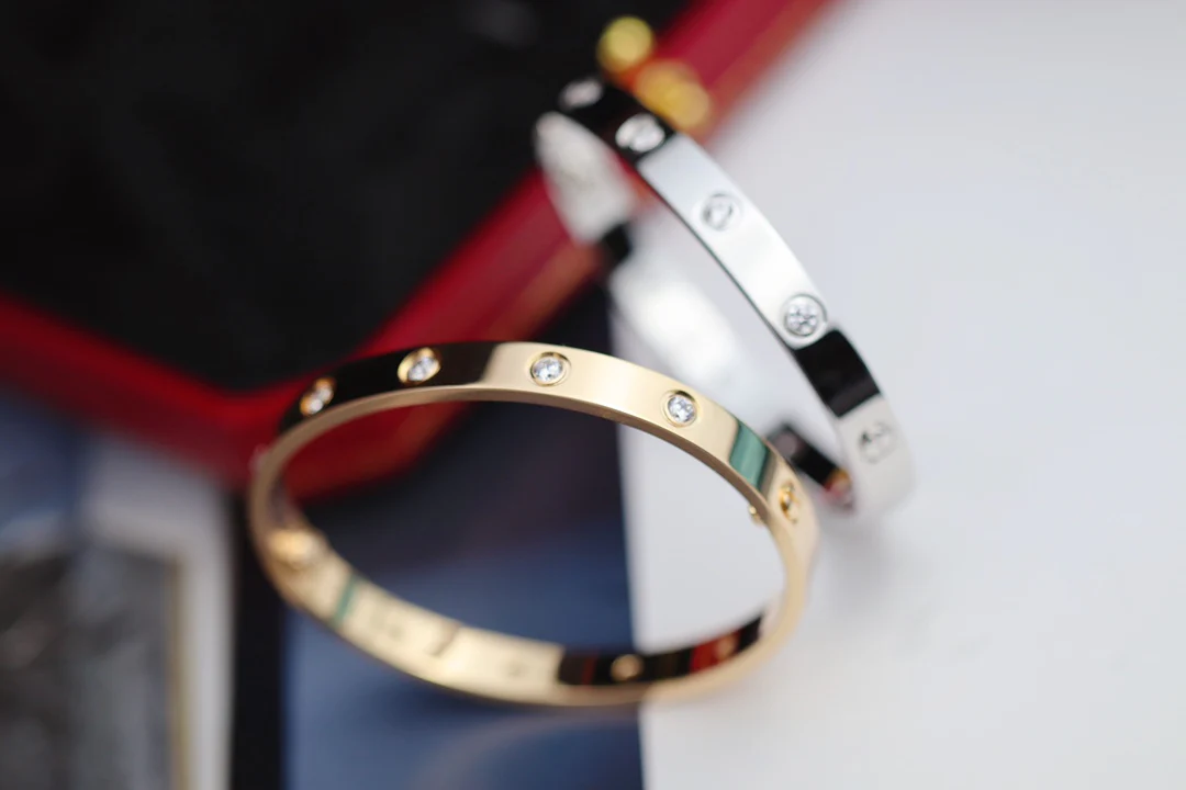 Широкий браслет Cartier Love с 10 бриллиантами