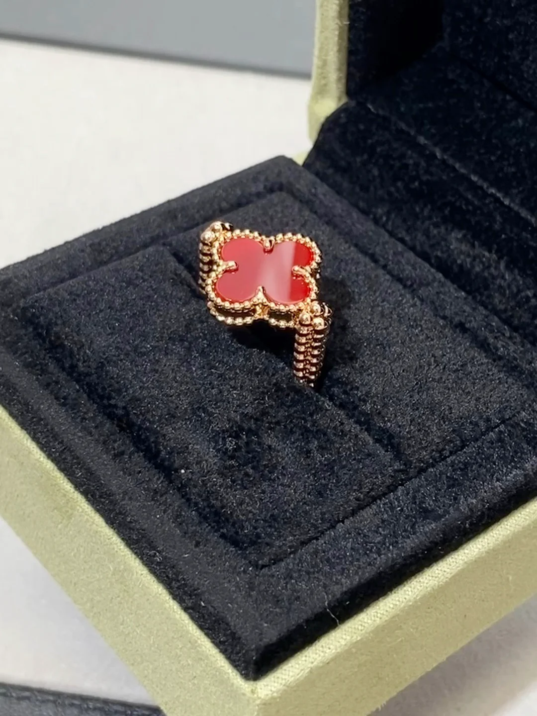 Ван Век - Кольцо 069