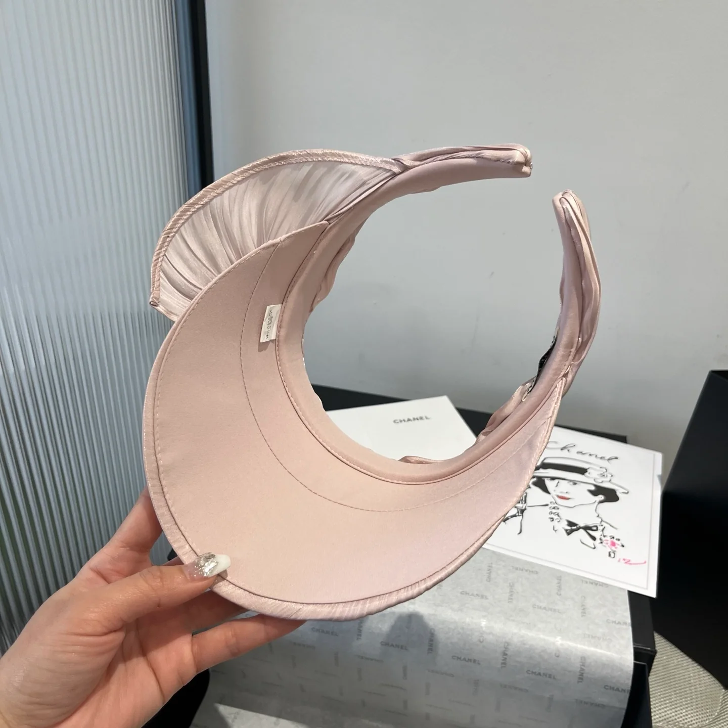 Miu Miu - Атласная шляпка от солнца с бантом - Розовая