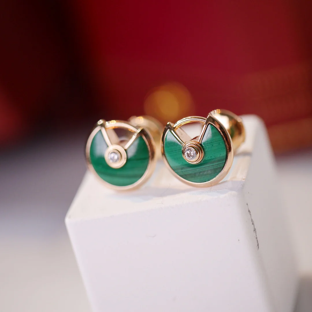 Серьги-гвоздики Cartier-Amulette с малахитом