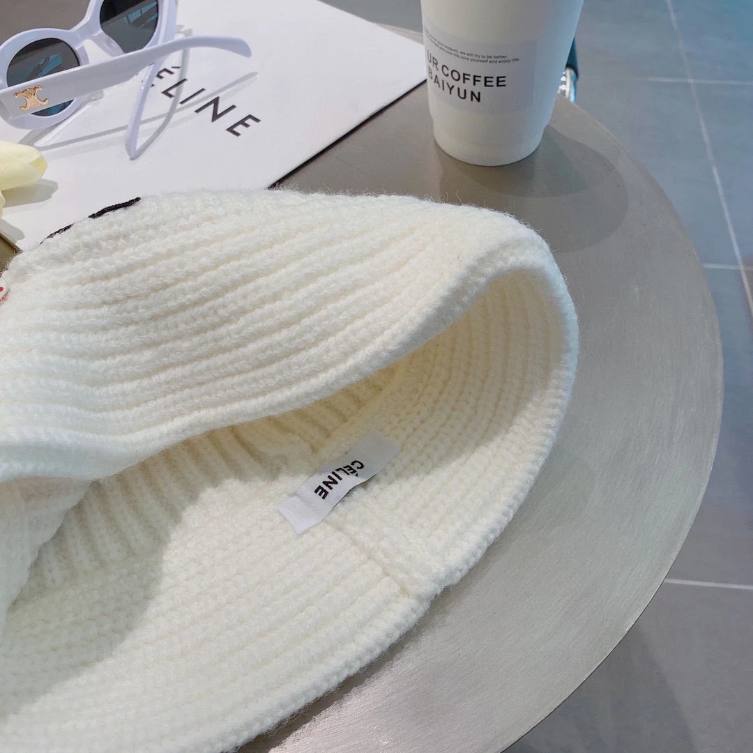 Celine - Вязаная рыбацкая шапка - Белая