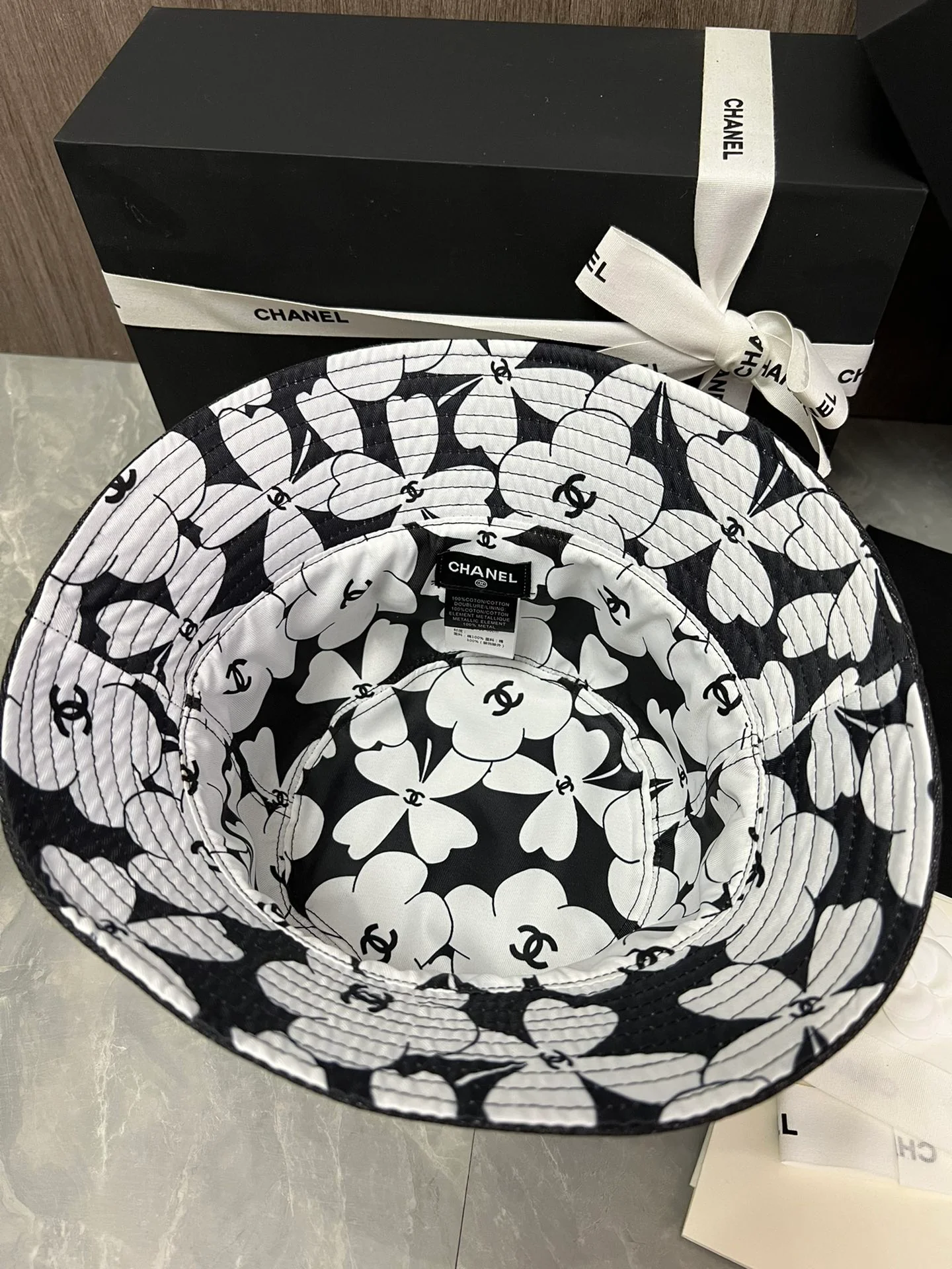 Джинсовая хлопковая рыбацкая шляпа Chanel - серая