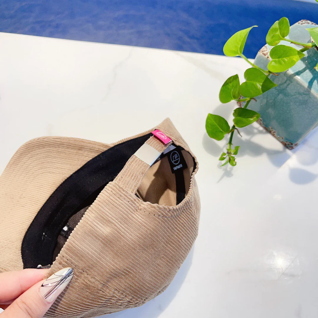 Бейсболка Balenciaga из вельвета