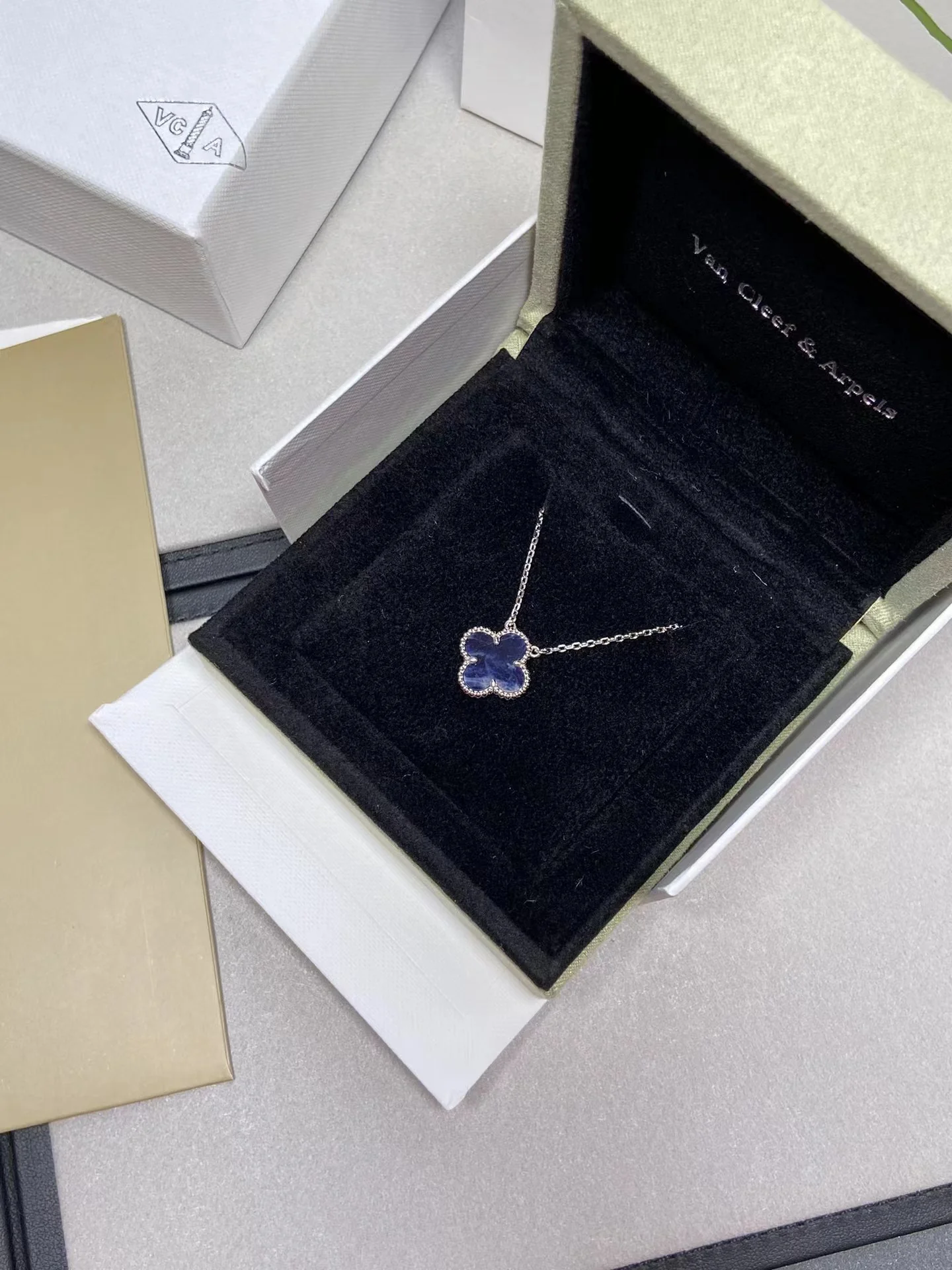 VCA-Ожерелье 012