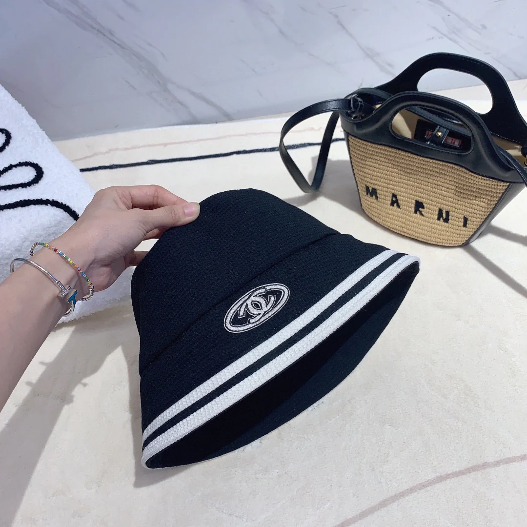 Новая коллекция Chanel ?Рыбацкая шляпа? сезона начало осени 2023 года - 1