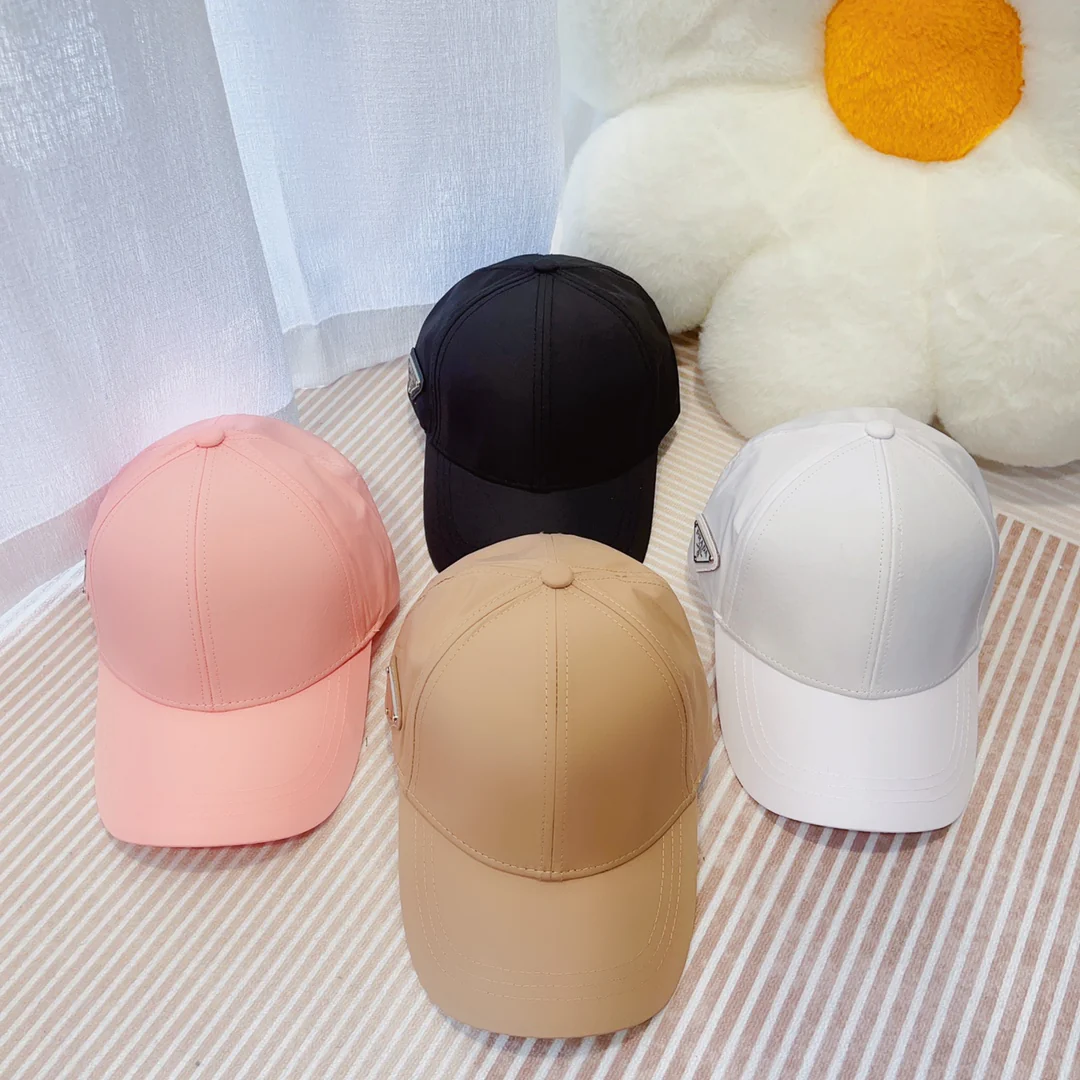 Бейсболка Prada