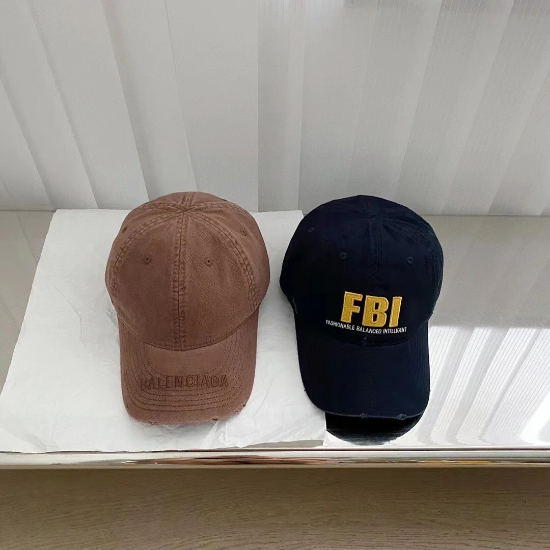 Бейсболка Balenciaga с вышивкой - коричневая