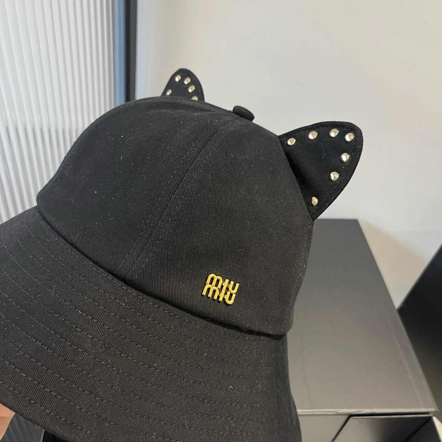 Рыбацкая шляпа Miu Miu с кошачьими ушками - черная