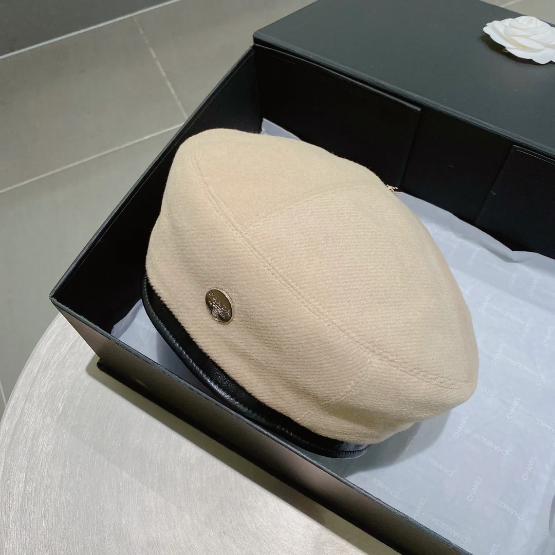 Шерстяной берет Prada — бежевый