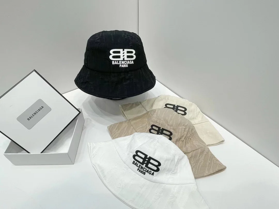 Balenciaga - Мятая рыбацкая шляпа