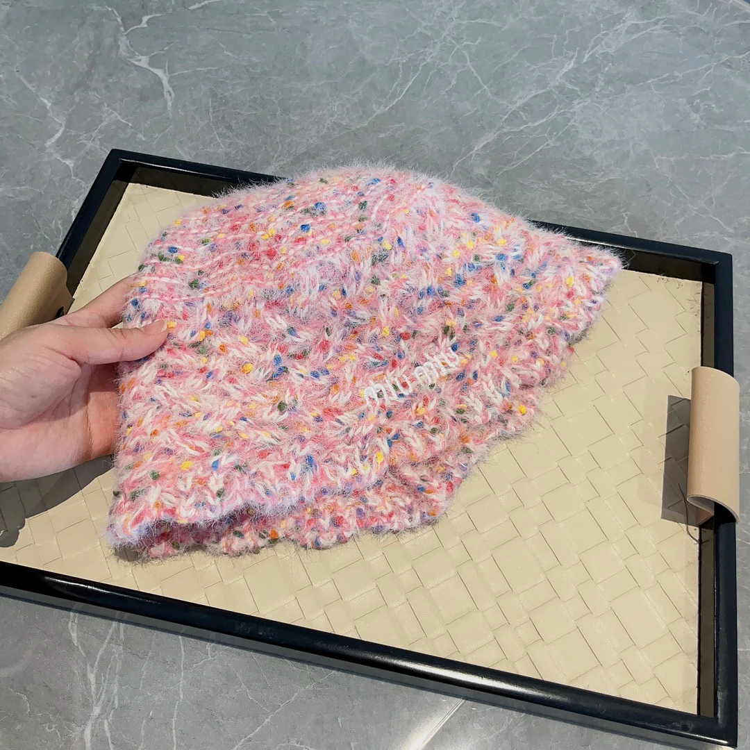 Miu Miu - Новая красочная вязаная шапка из осенне-зимней коллекции - Розовая