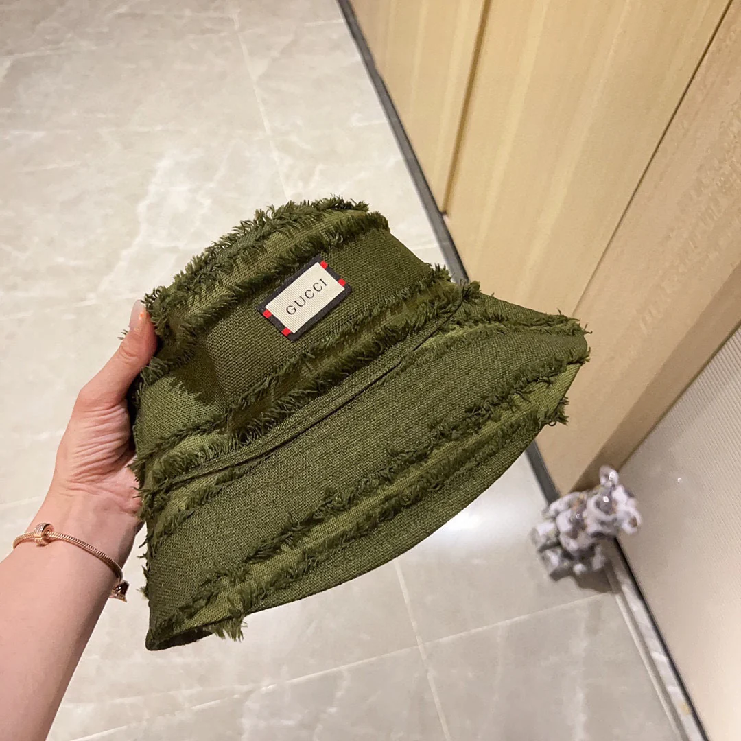 Новая двусторонняя панама Gucci 2023 года - зеленая.