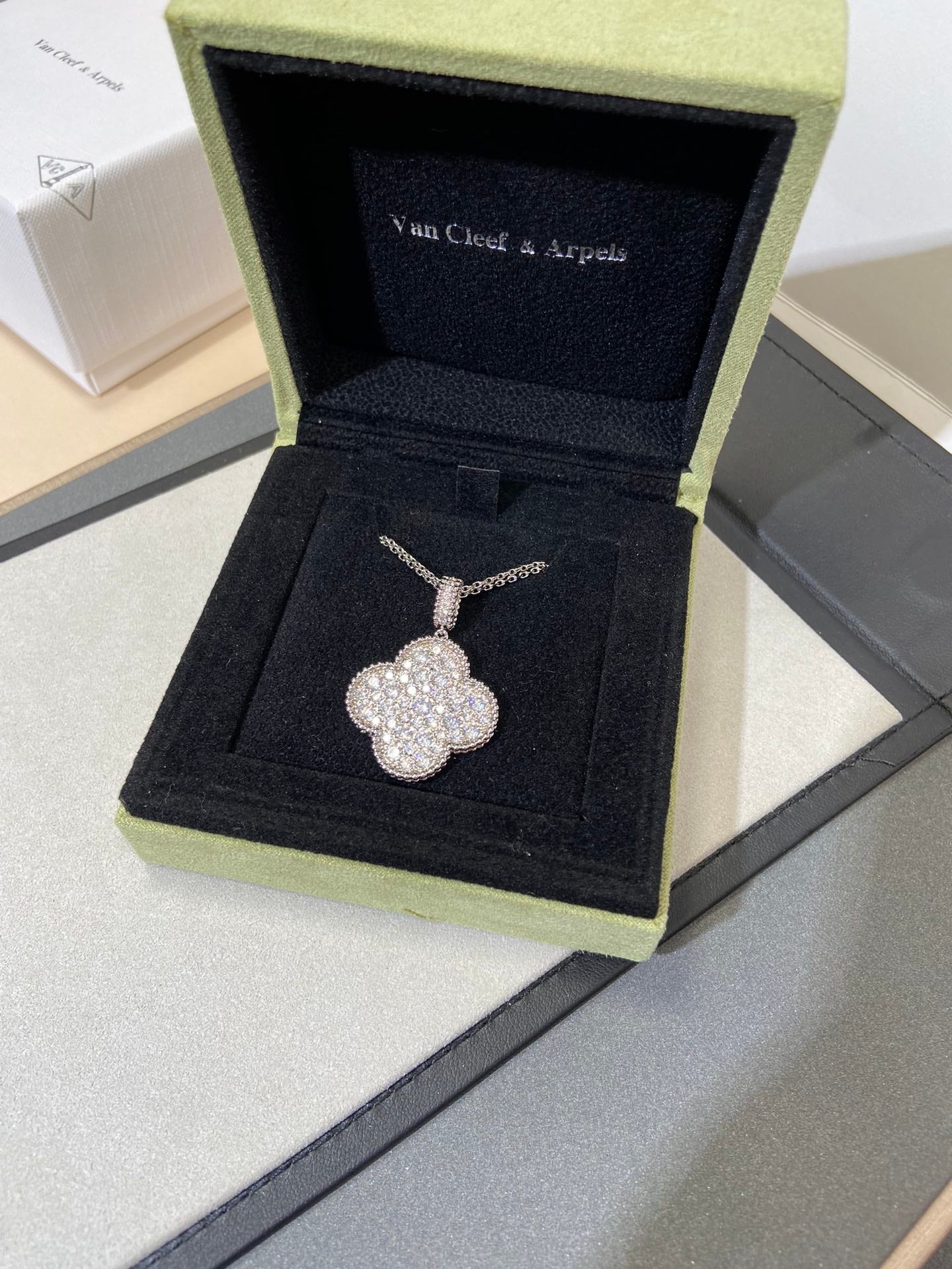 Van Vek - Колье 097