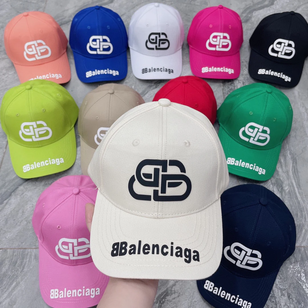 Balenciaga - Яркие бейсболки на все сезоны