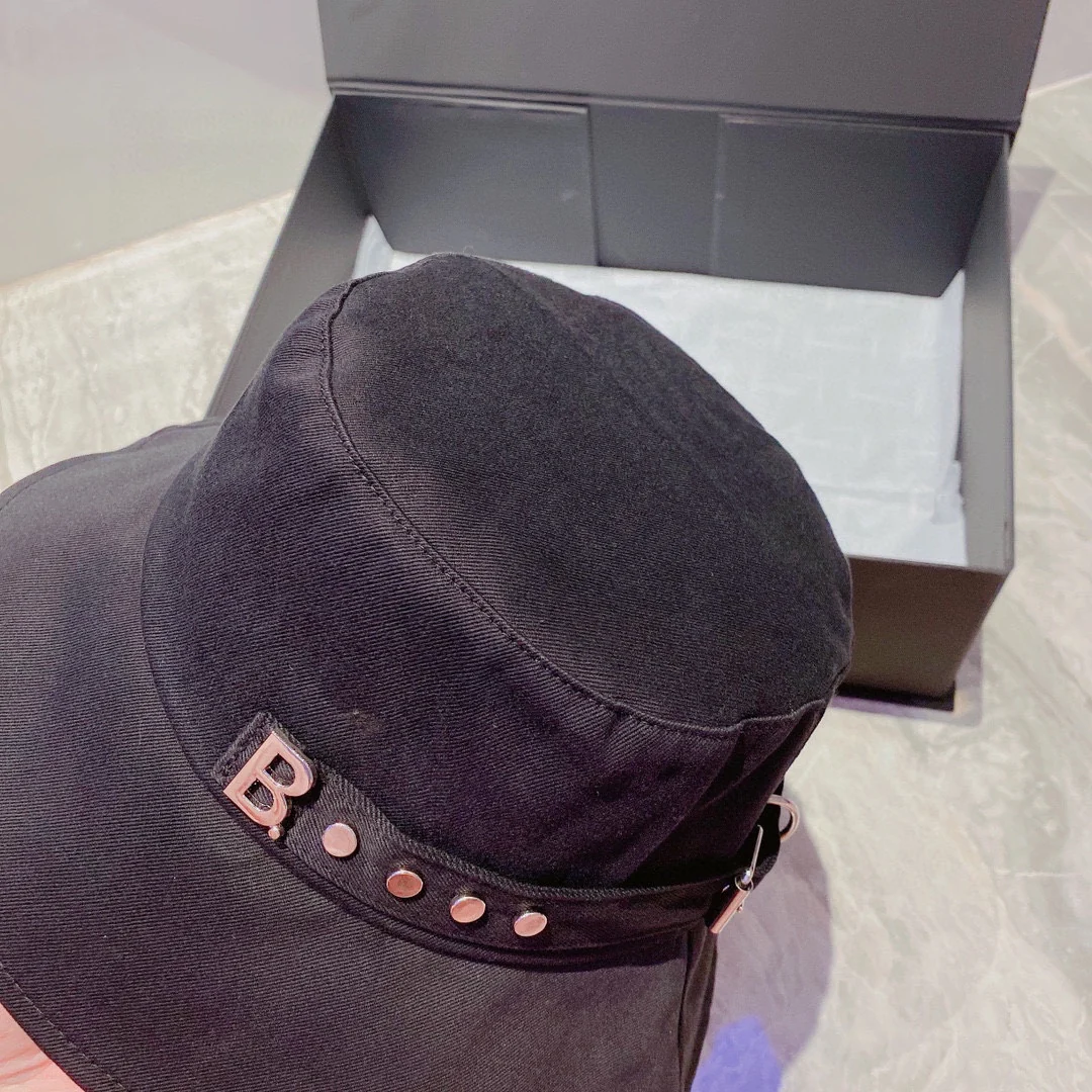 Balenciaga - Пряжка в форме буквы B - Рыбацкая шляпа