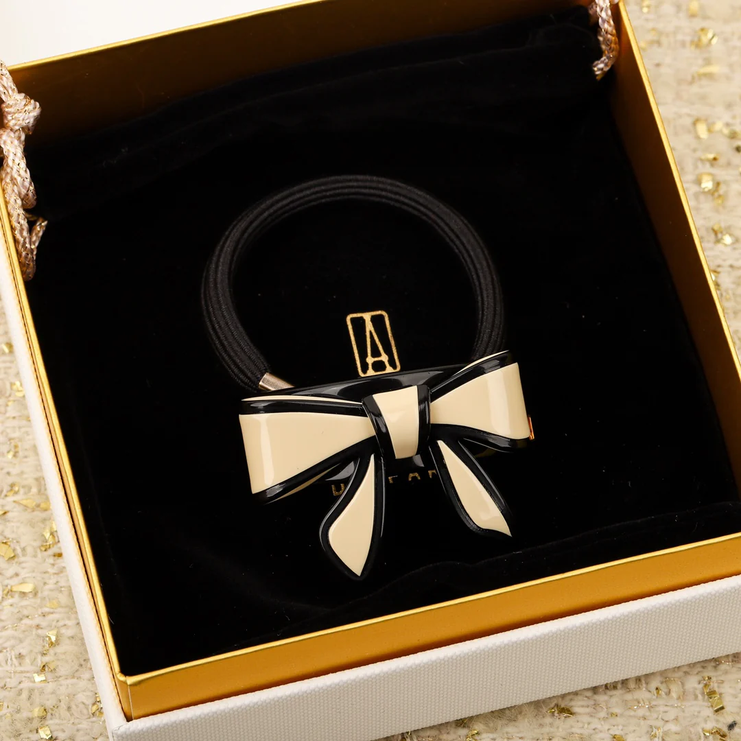 Заколка для волос Chanel 010