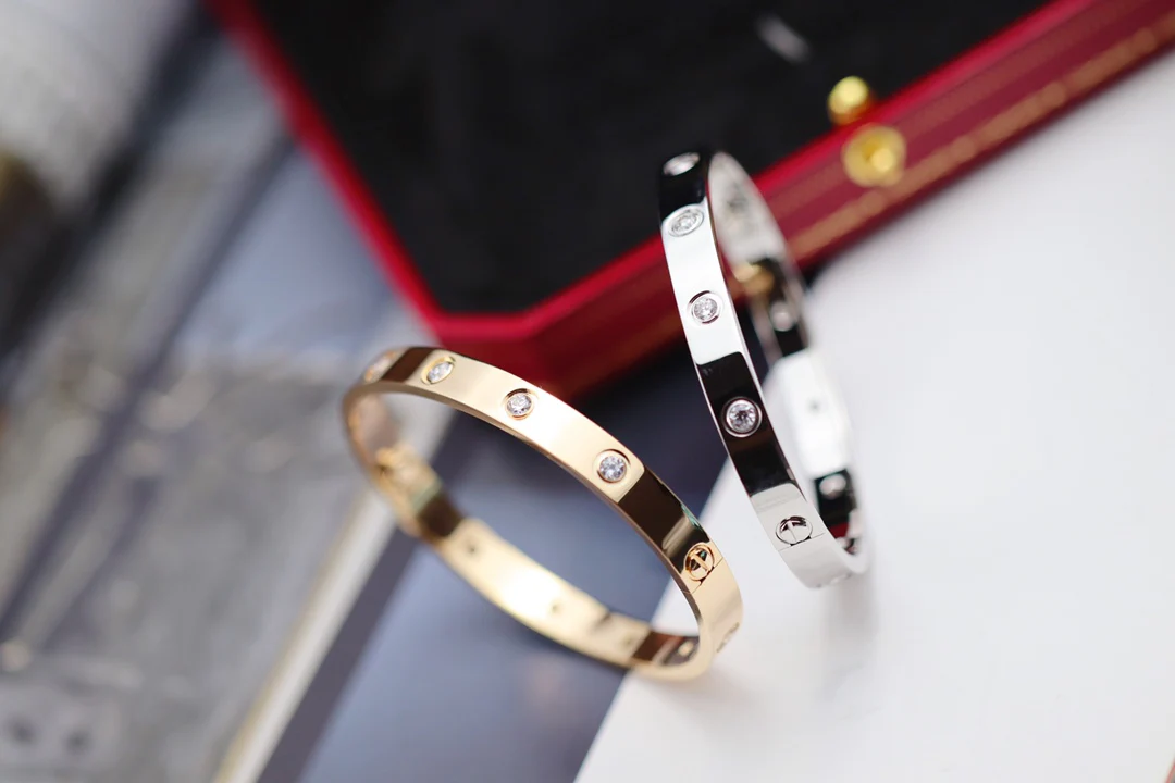 Широкий браслет Cartier Love с 10 бриллиантами