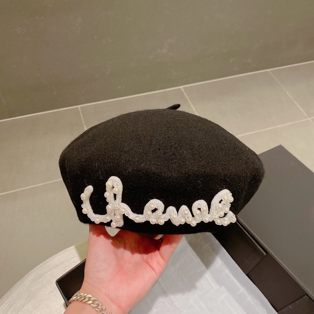 Chanel - Берет из вышитой жемчужной шерсти - Черный